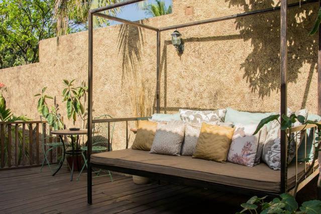 One32 Guesthouse Bejeweled كينغستون المظهر الخارجي الصورة