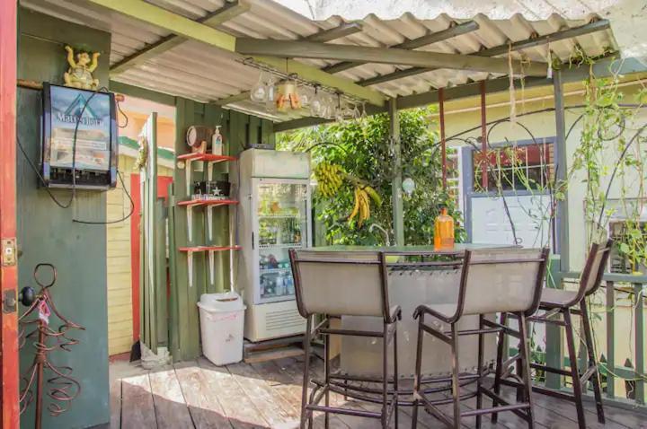 One32 Guesthouse Bejeweled كينغستون المظهر الخارجي الصورة